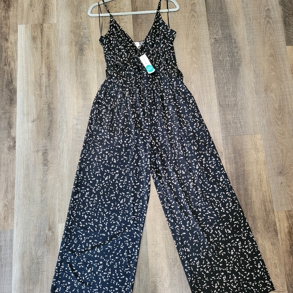 Elegant Black and White Jumpsuit - Picture 11 of 15